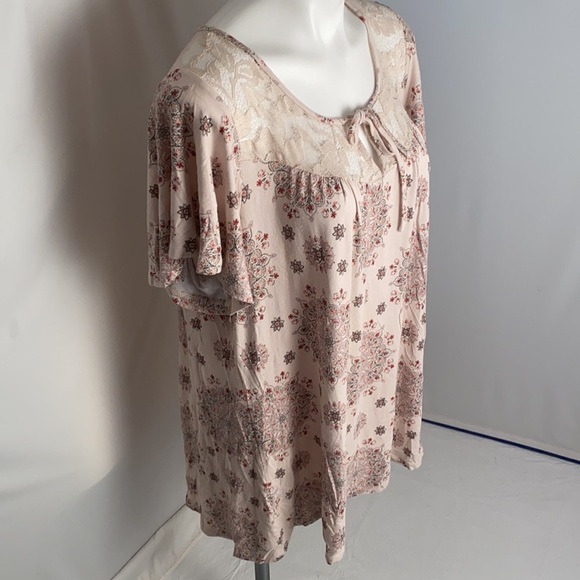 Torrid multicolor soft boho flutter sleeve top - Picture 2 of 13